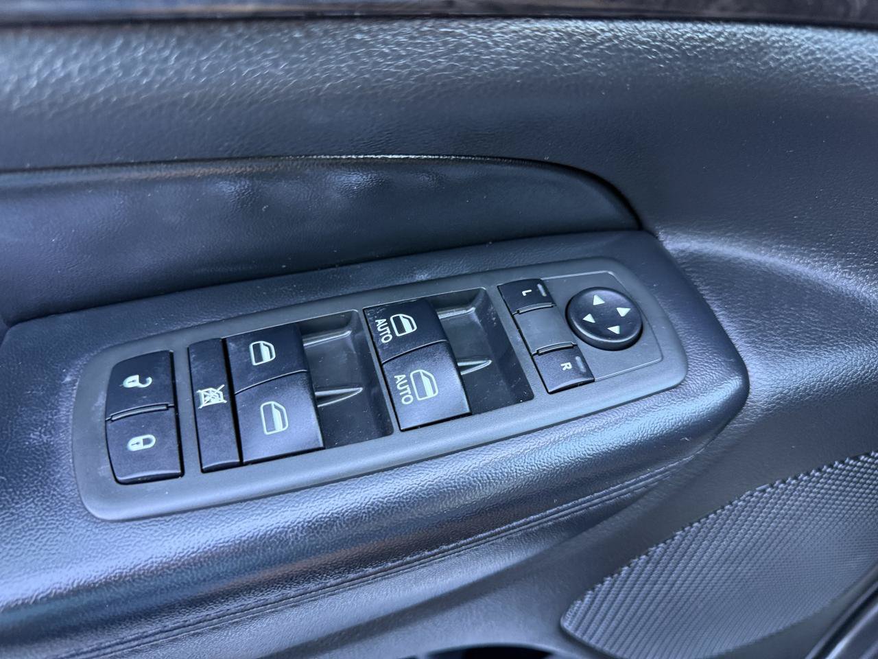 Used 2012 Jeep Grand Cherokee Laredo RWD image 21