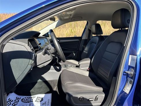 Used 2024 Volkswagen Jetta SE image 13