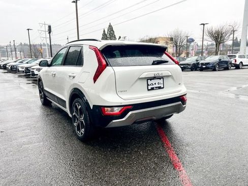 New 2025 Kia Niro EX Touring image 10