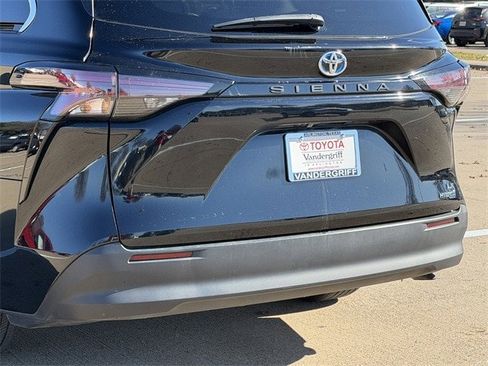 Certified 2024 Toyota Sienna LE image 6