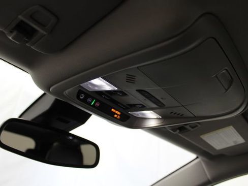 Used 2024 Chevrolet Equinox Premier image 23