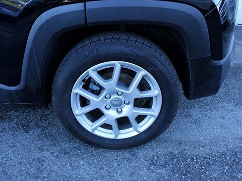 Used 2019 Jeep Renegade Latitude w/ Popular Equipment Group image 9