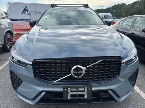 Used 2024 Volvo XC60 B5 Core AWD/4WD image 3