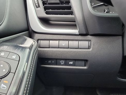 Used 2025 Nissan Rogue SV FWD image 14