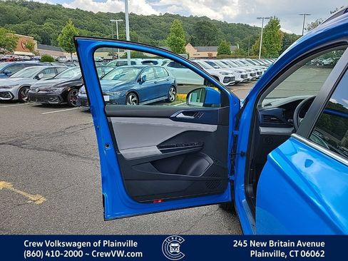 Used 2024 Volkswagen Taos SE AWD/4WD image 37