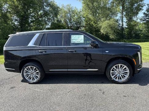 New 2026 Cadillac Escalade Luxury w/ LPO, Floor Liner Package AWD/4WD image 12