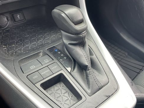 Used 2021 Toyota RAV4 LE w/ Carpet Mat Package (TMS) image 5