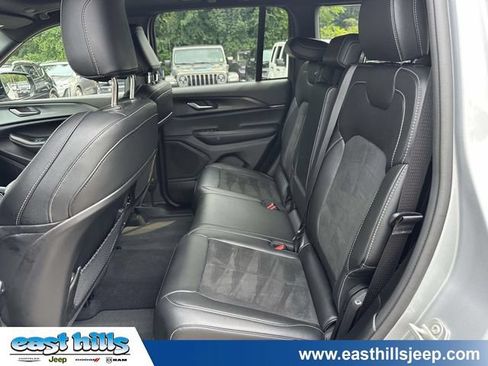 Used 2023 Jeep Grand Cherokee Altitude AWD/4WD image 18