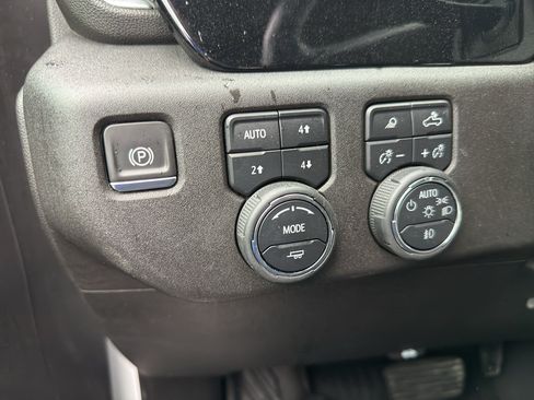 Used 2024 Chevrolet Silverado 2500 LTZ w/ LTZ Convenience Package AWD/4WD image 18