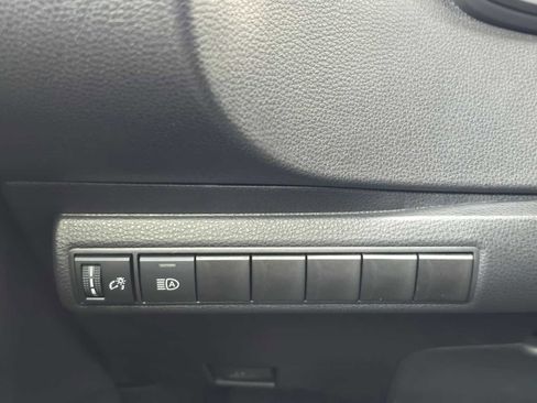 Certified 2025 Toyota Corolla LE image 28