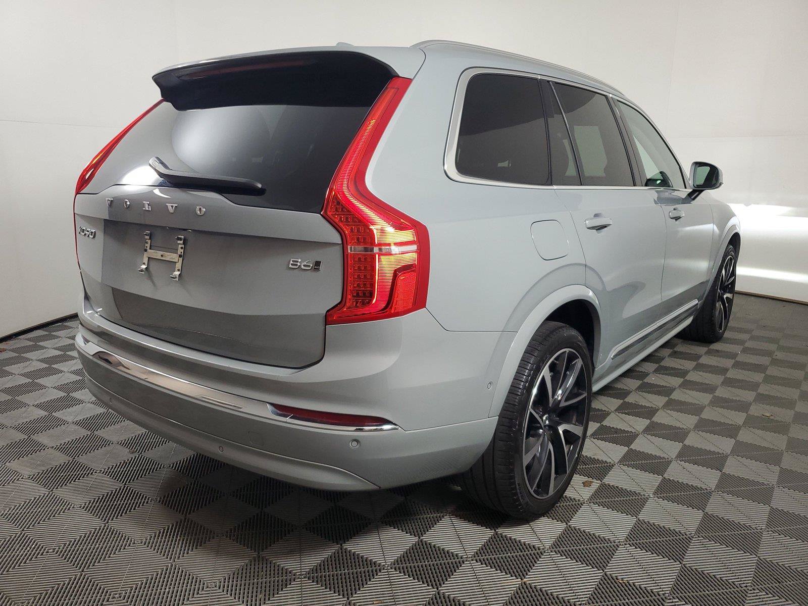 Certified 2024 Volvo XC90 B6 Plus AWD/4WD image 7