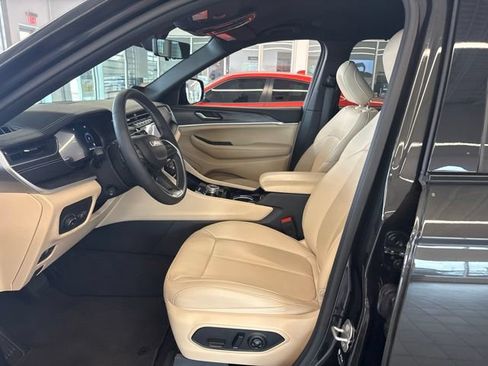 Used 2023 Jeep Grand Cherokee L Limited w/ Luxury Tech Group II RWD image 27