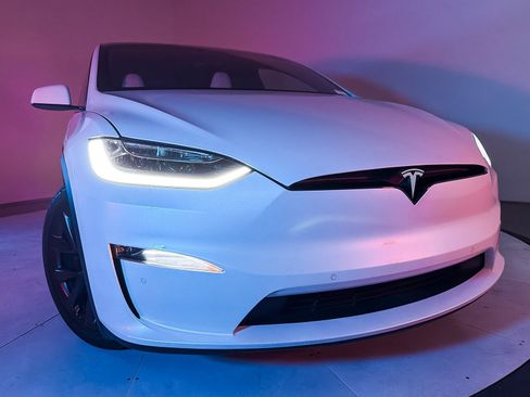 Used 2022 Tesla Model X Plaid AWD/4WD image 4