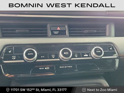 Used 2025 Honda Pilot Sport image 21