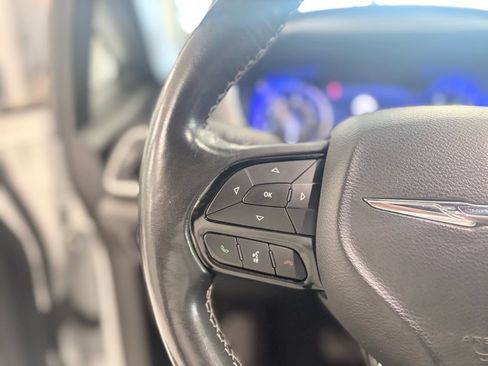 Used 2020 Chrysler Pacifica Touring-L w/ Advanced Safetytec Group AWD/4WD image 19