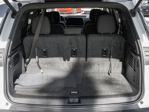 Used 2024 Chevrolet Traverse LT image 42