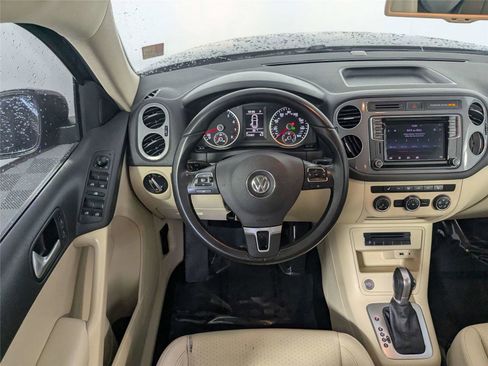 Used 2017 Volkswagen Tiguan S image 32