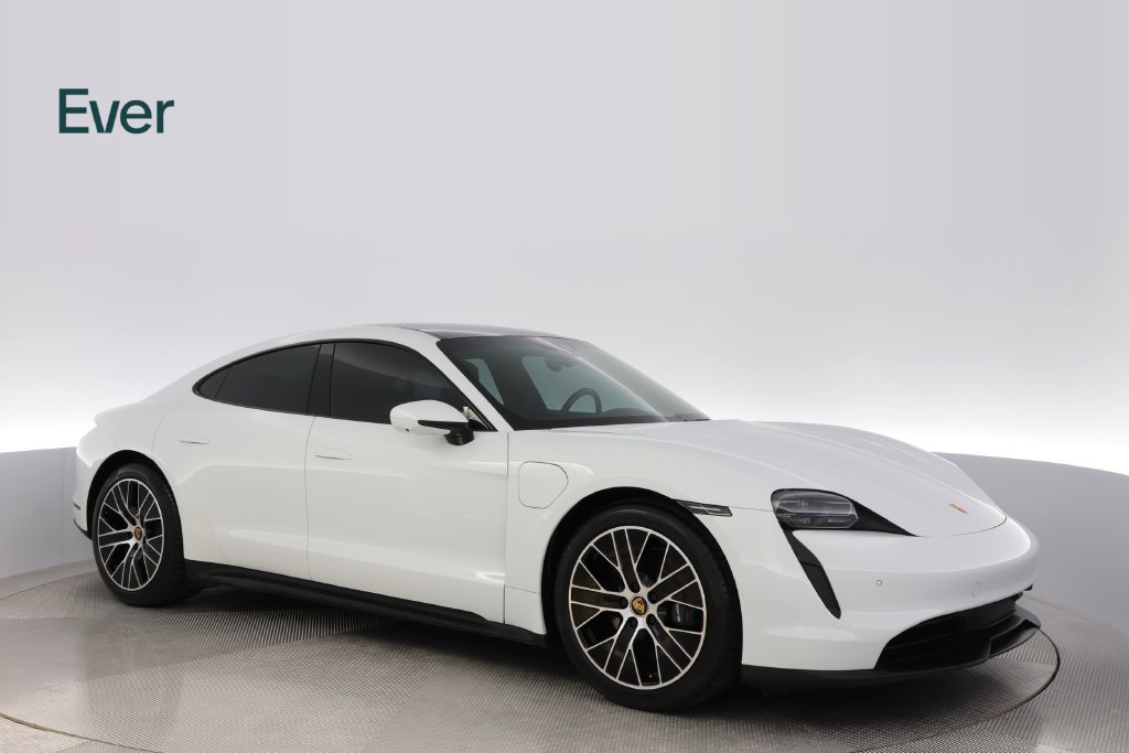 Used 2022 Porsche Taycan RWD image 14