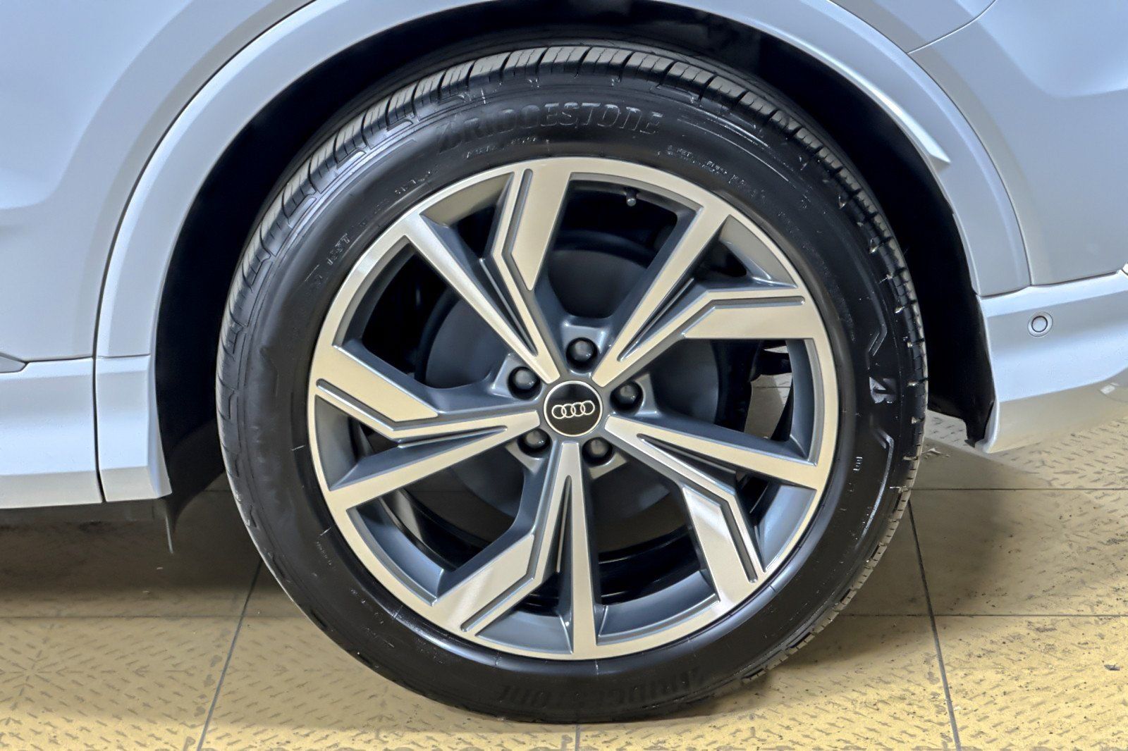 Used 2024 Audi Q4 e-tron Prestige AWD/4WD image 26