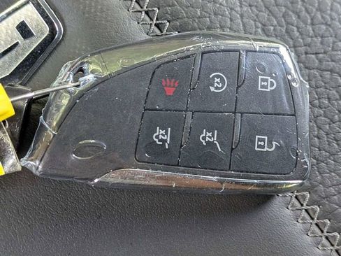 Used 2025 GMC Yukon Denali RWD image 30