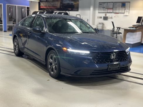 Used 2024 Honda Accord EX image 3