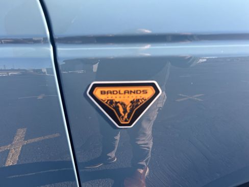 Used 2022 Ford Bronco Badlands image 3