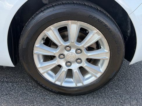 Used 2013 Buick Regal Leather image 19