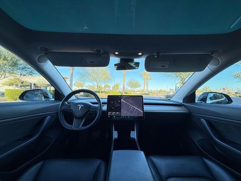 Used 2018 Tesla Model 3 Mid Range image 12