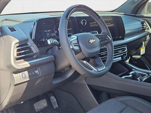 New 2025 Chevrolet Traverse LT w/ Enhanced Driving Package image 3