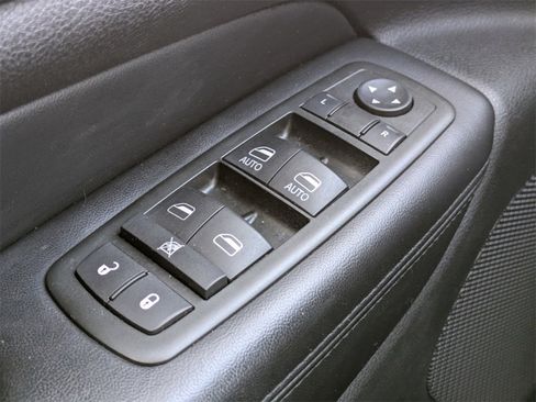 Used 2013 Jeep Grand Cherokee Laredo image 33