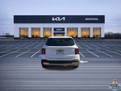 Certified 2024 Kia Sorento S image 5