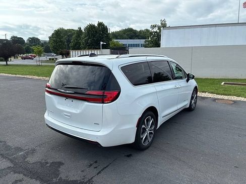 Used 2026 Chrysler Pacifica Pinnacle AWD/4WD image 10