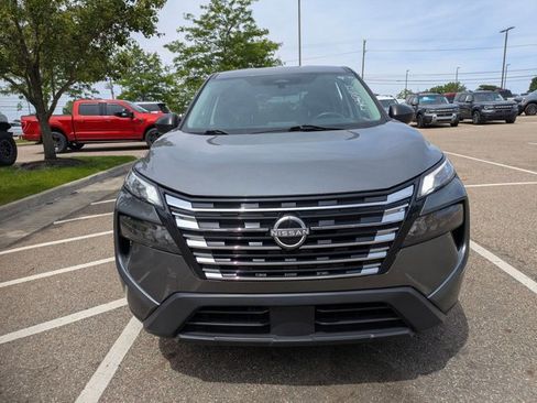 Used 2024 Nissan Rogue S AWD/4WD image 2