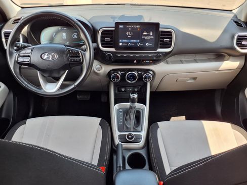 Used 2025 Hyundai Venue SEL FWD image 9