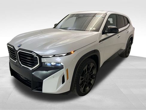 New 2023 BMW XM image 2
