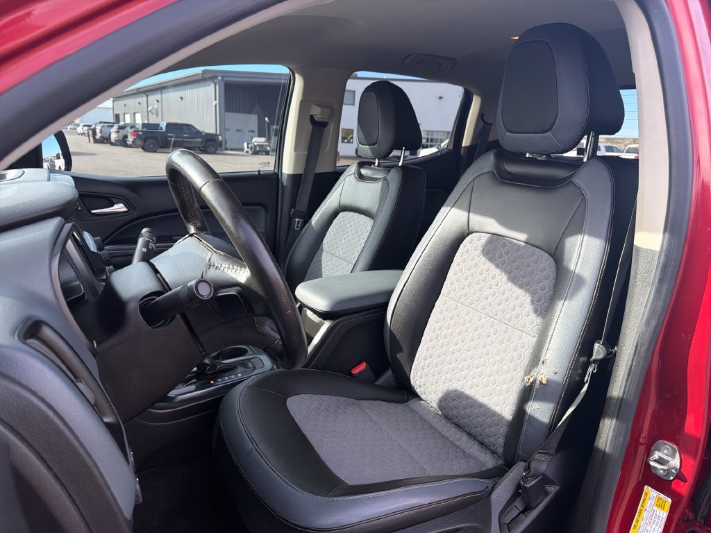 Used 2016 Chevrolet Colorado Z71 AWD/4WD image 3