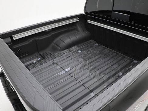 Used 2023 Nissan Frontier PRO-4X w/ Pro-4X Premium Package image 11