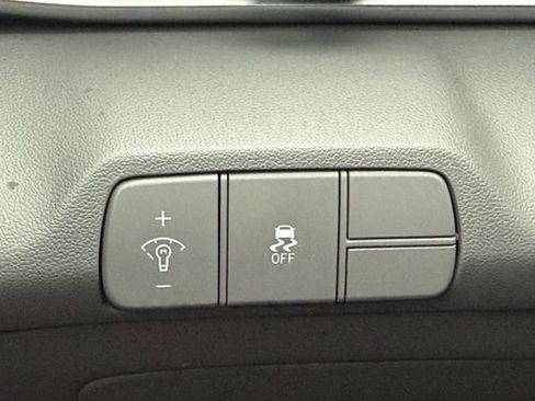 Used 2025 Hyundai Elantra SEL image 19