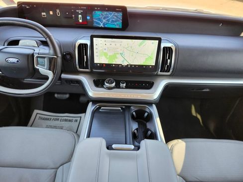 Certified 2025 Ford Expedition Platinum image 14