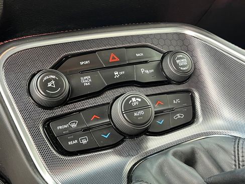 Used 2016 Dodge Challenger R/T Scat Pack w/ Leather Interior Group RWD image 26