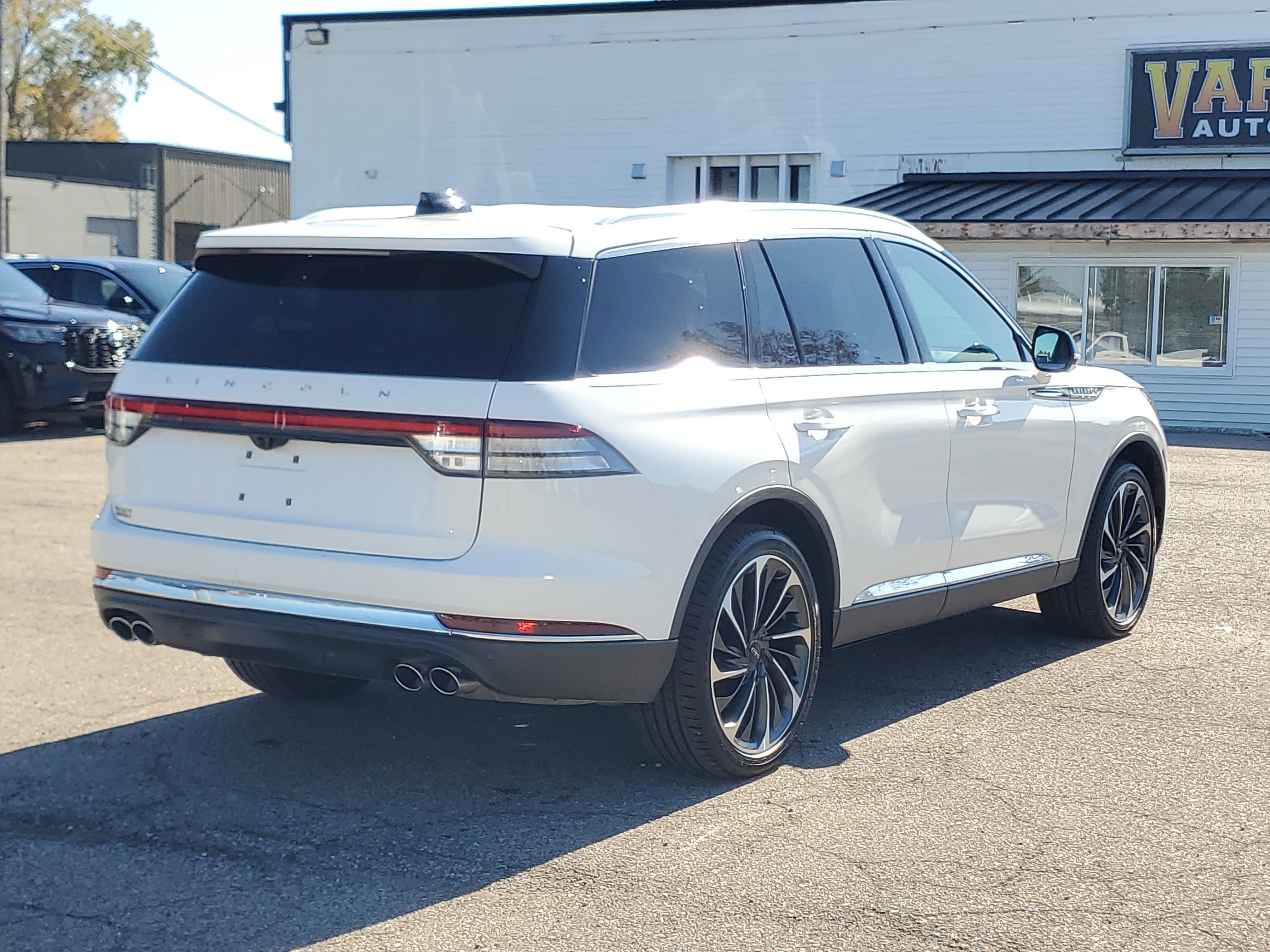 Used 2025 Lincoln Aviator Reserve w/ Equipment Group 201A AWD/4WD image 6