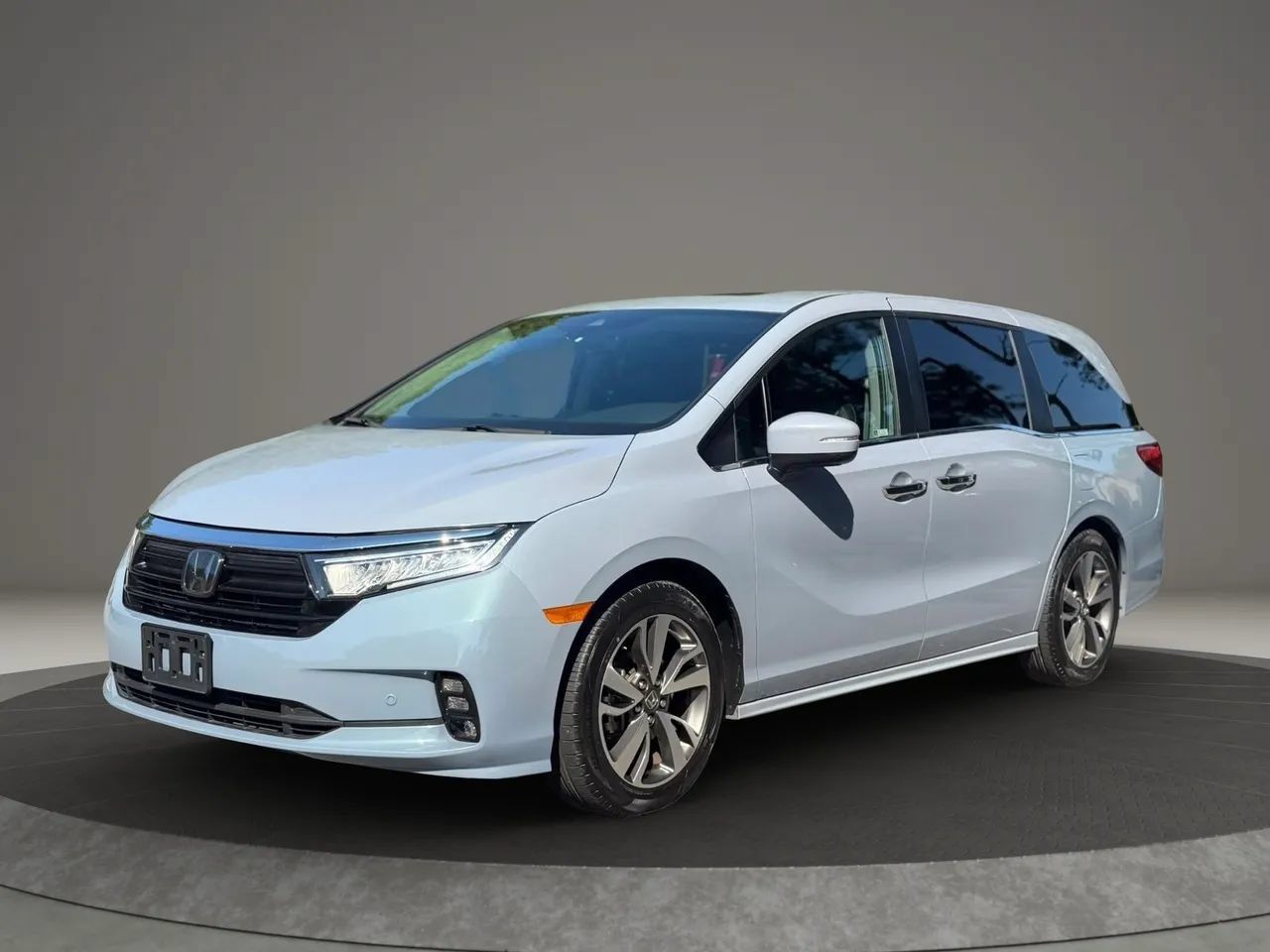 Used 2024 Honda Odyssey Touring image 1