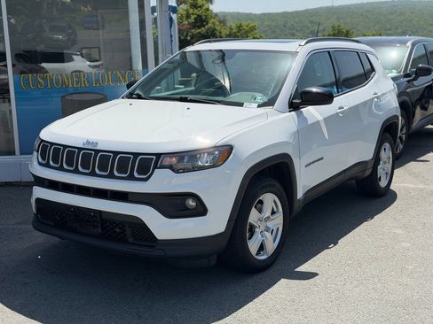 Used 2022 Jeep Compass Latitude w/ Sun and Sound Group AWD/4WD image 1
