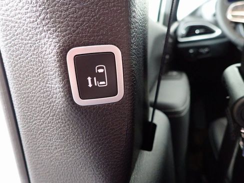 New 2026 Chrysler Pacifica Select image 30