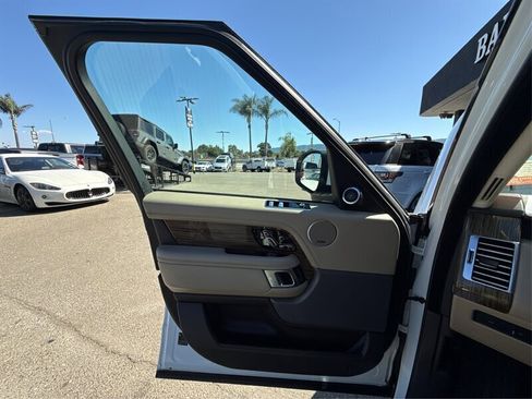 Used 2019 Land Rover Range Rover HSE image 32