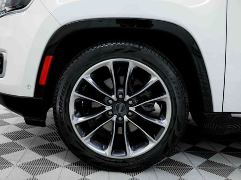 Used 2023 Jeep Wagoneer Series III w/ Premium Group I AWD/4WD image 37