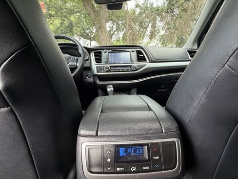 Used 2018 Toyota Highlander XLE FWD image 38