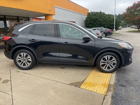 Used 2022 Ford Escape SEL w/ Technology Package image 3