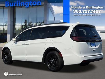 Used 2022 Chrysler Pacifica Touring-L