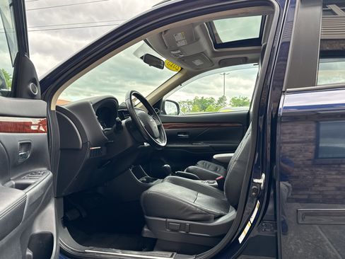 Used 2015 Mitsubishi Outlander SE AWD/4WD image 9